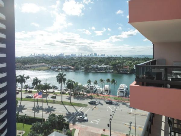 Splendid 2 Bedroom Oceanfront Vacation Condo in Miami Beach