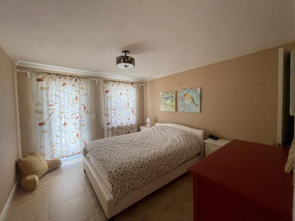 Enjoy Marco Island Living Cozy Waterfront Home with Screened-in Pool