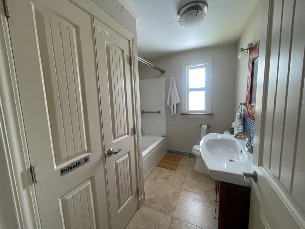Enjoy Marco Island Living Cozy Waterfront Home with Screened-in Pool