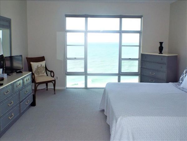 Two Bedroom Vacation Condo on Longboat Key Sleeps 6 Guests