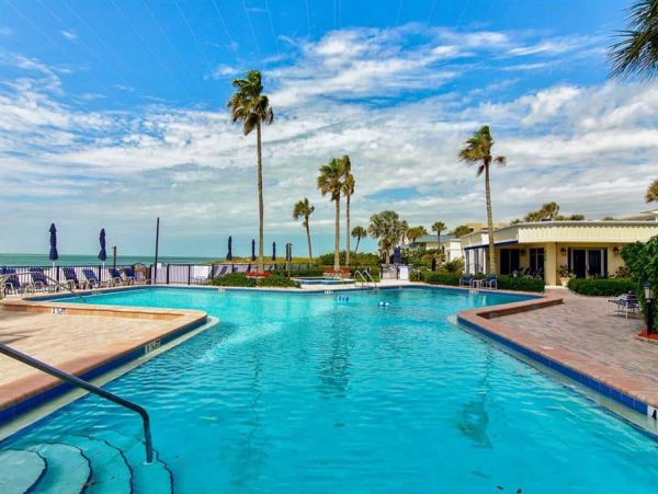 Two Bedroom Vacation Condo on Longboat Key Sleeps 6 Guests