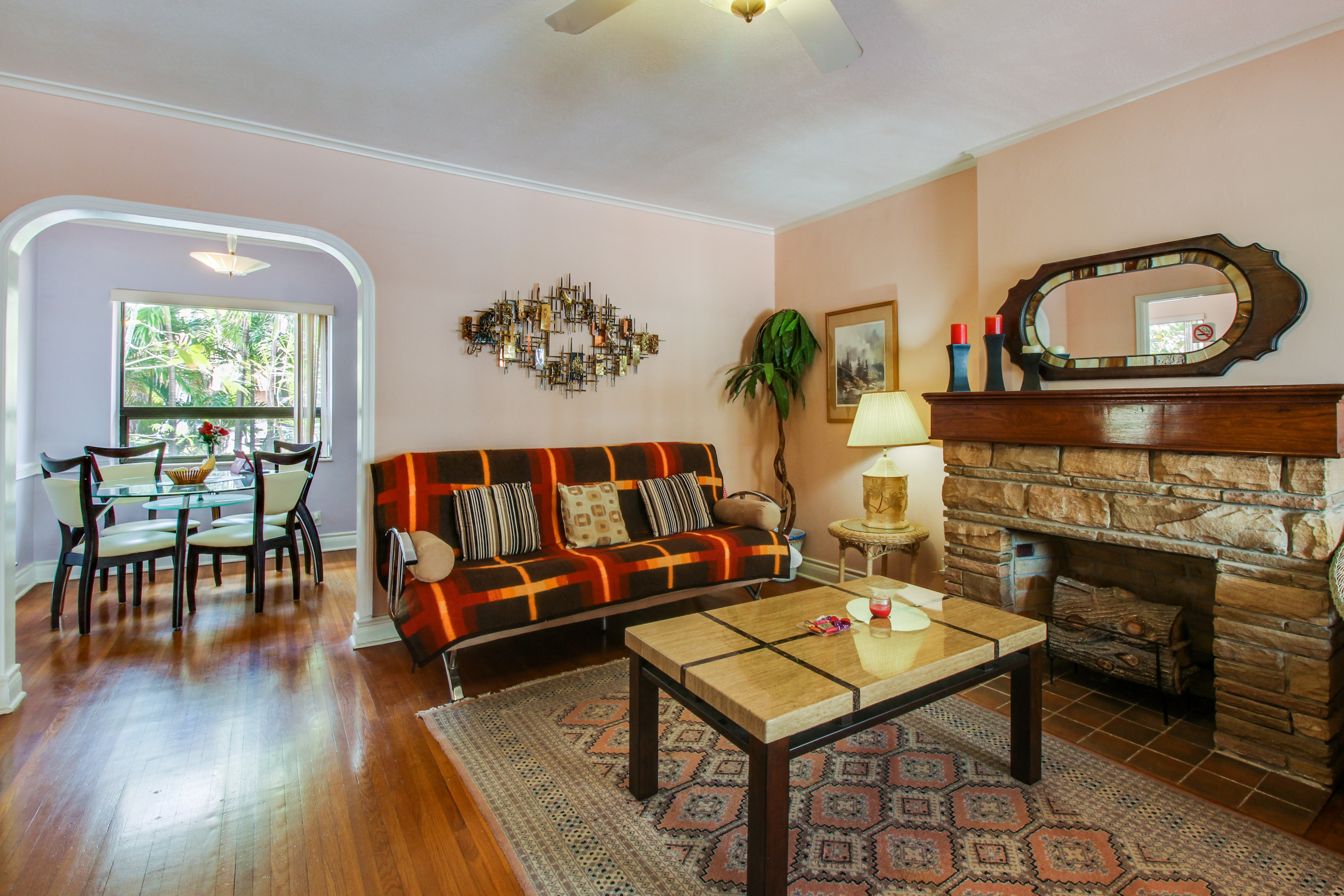Hollywood Condo 907982 Hollywood Condo 907982