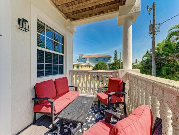 Bradenton Beach Three Bedroom Vacation Home with Pool