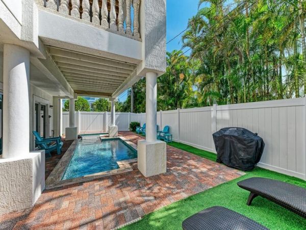 Bradenton Beach Three Bedroom Vacation Home with Pool