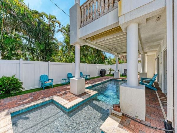 Bradenton Beach Three Bedroom Vacation Home with Pool