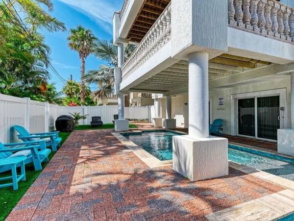 Bradenton Beach Three Bedroom Vacation Home with Pool