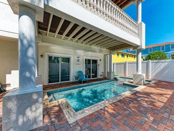 Bradenton Beach Three Bedroom Vacation Home with Pool