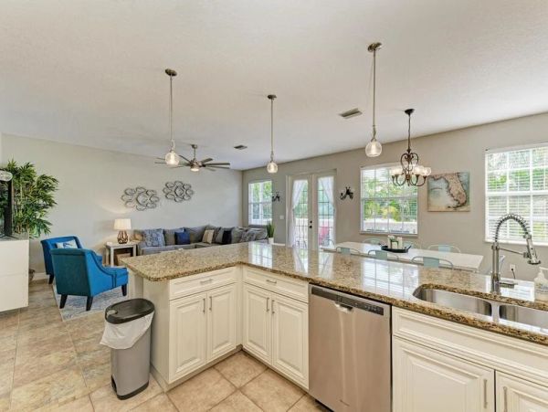 Bradenton Beach Three Bedroom Vacation Home with Pool