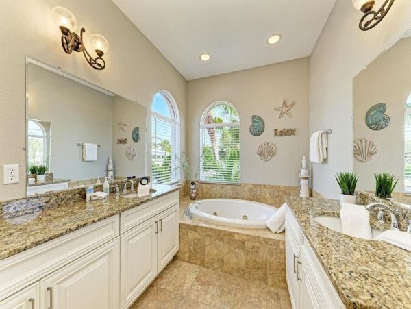 Bradenton Beach Three Bedroom Vacation Home with Pool