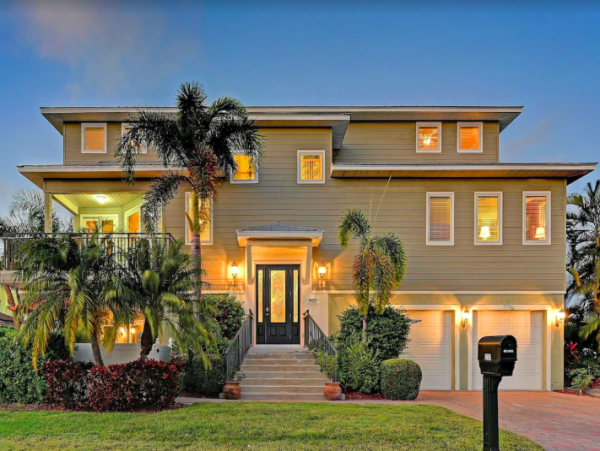 Charming Beachside Retreat with a Pool on Anna Maria Island