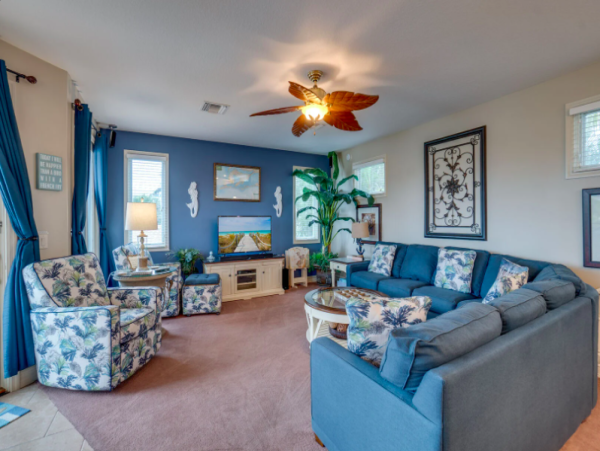 Charming Beachside Retreat with a Pool on Anna Maria Island