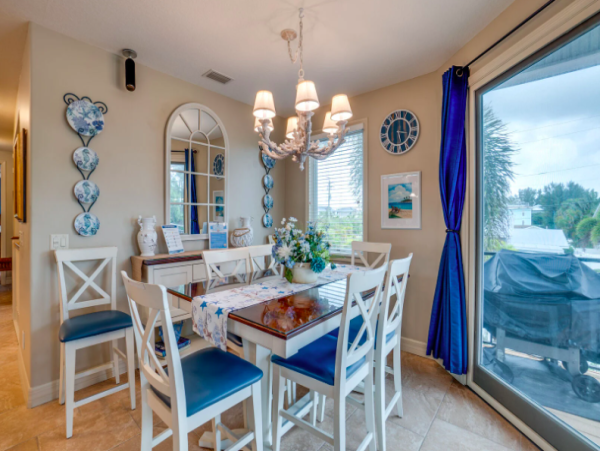Charming Beachside Retreat with a Pool on Anna Maria Island