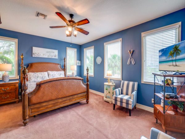Charming Beachside Retreat with a Pool on Anna Maria Island