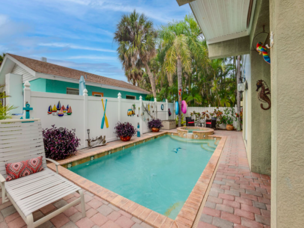 Charming Beachside Retreat with a Pool on Anna Maria Island