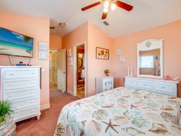 Charming Beachside Retreat with a Pool on Anna Maria Island