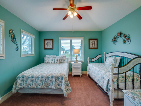 Charming Beachside Retreat with a Pool on Anna Maria Island