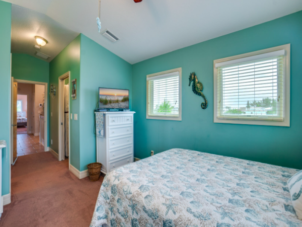 Charming Beachside Retreat with a Pool on Anna Maria Island