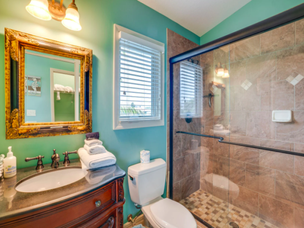 Charming Beachside Retreat with a Pool on Anna Maria Island