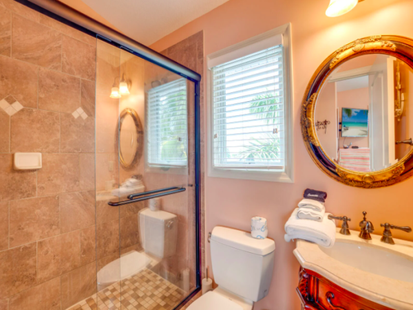 Charming Beachside Retreat with a Pool on Anna Maria Island