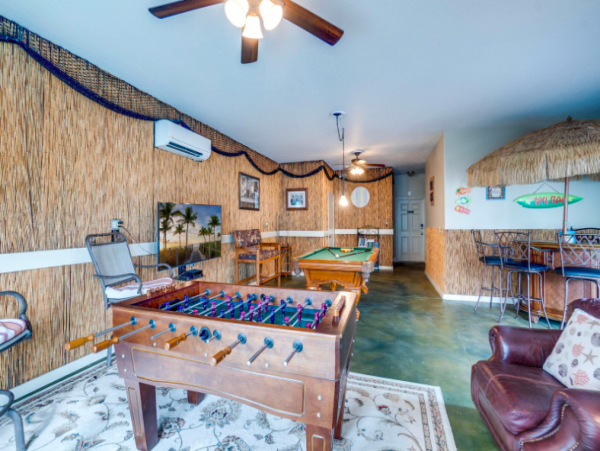Charming Beachside Retreat with a Pool on Anna Maria Island