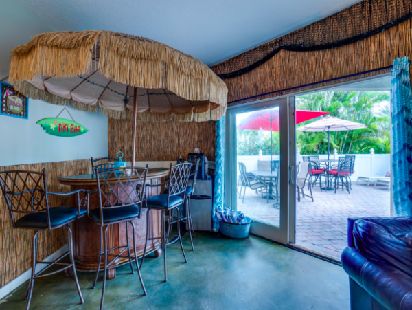 Charming Beachside Retreat with a Pool on Anna Maria Island