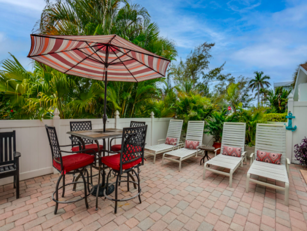 Charming Beachside Retreat with a Pool on Anna Maria Island