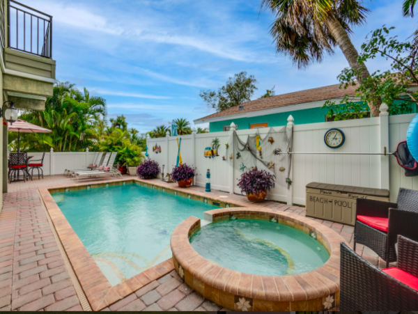 Charming Beachside Retreat with a Pool on Anna Maria Island