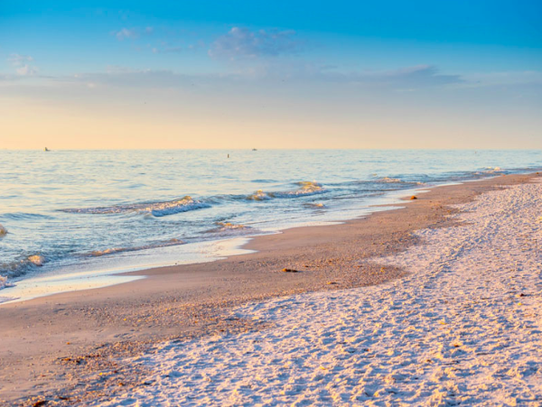 Charming Beachside Retreat with a Pool on Anna Maria Island