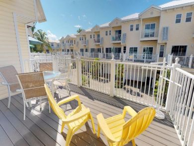 Bradenton Beach Two Bedroom Rental Condo Sleeps Six Guests