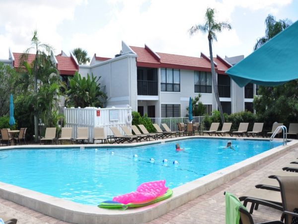 Bradenton Beach Vacation Condo Steps to Beach, Tennis, Pool