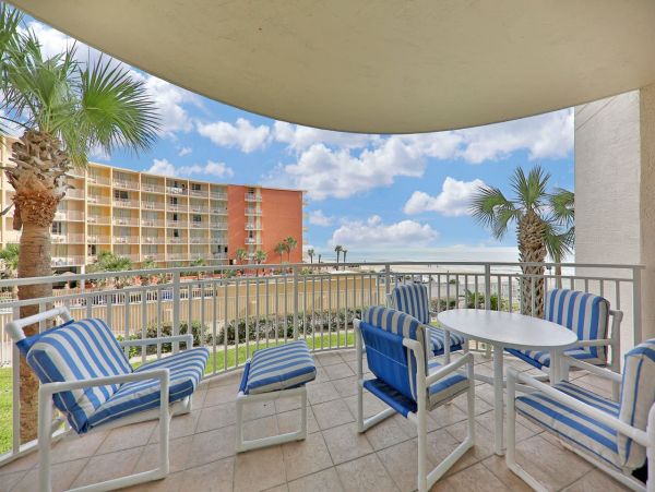 Beautiful Vacation Condo with Ocean Views & a Communal Pool