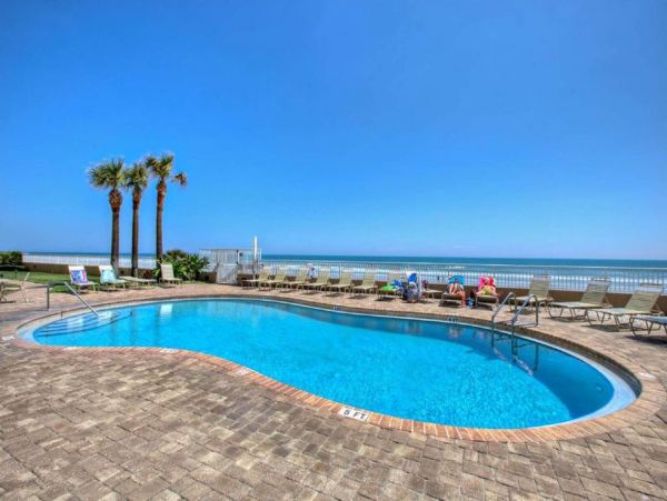 Beautiful Vacation Condo with Ocean Views & a Communal Pool