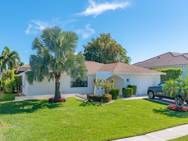 Three Bedroom Marco Island Vacation Home With Pool Sleeps 8