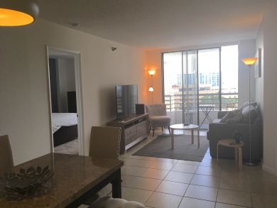Hollywood Condo 908149