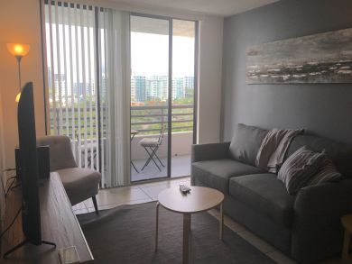 Hollywood Condo 908149