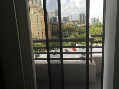 Hollywood Condo 908149