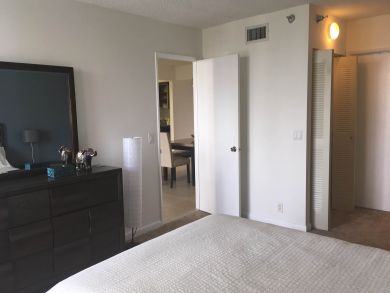 Hollywood Condo 908149