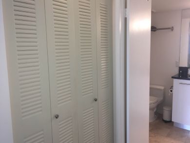 Hollywood Condo 908149