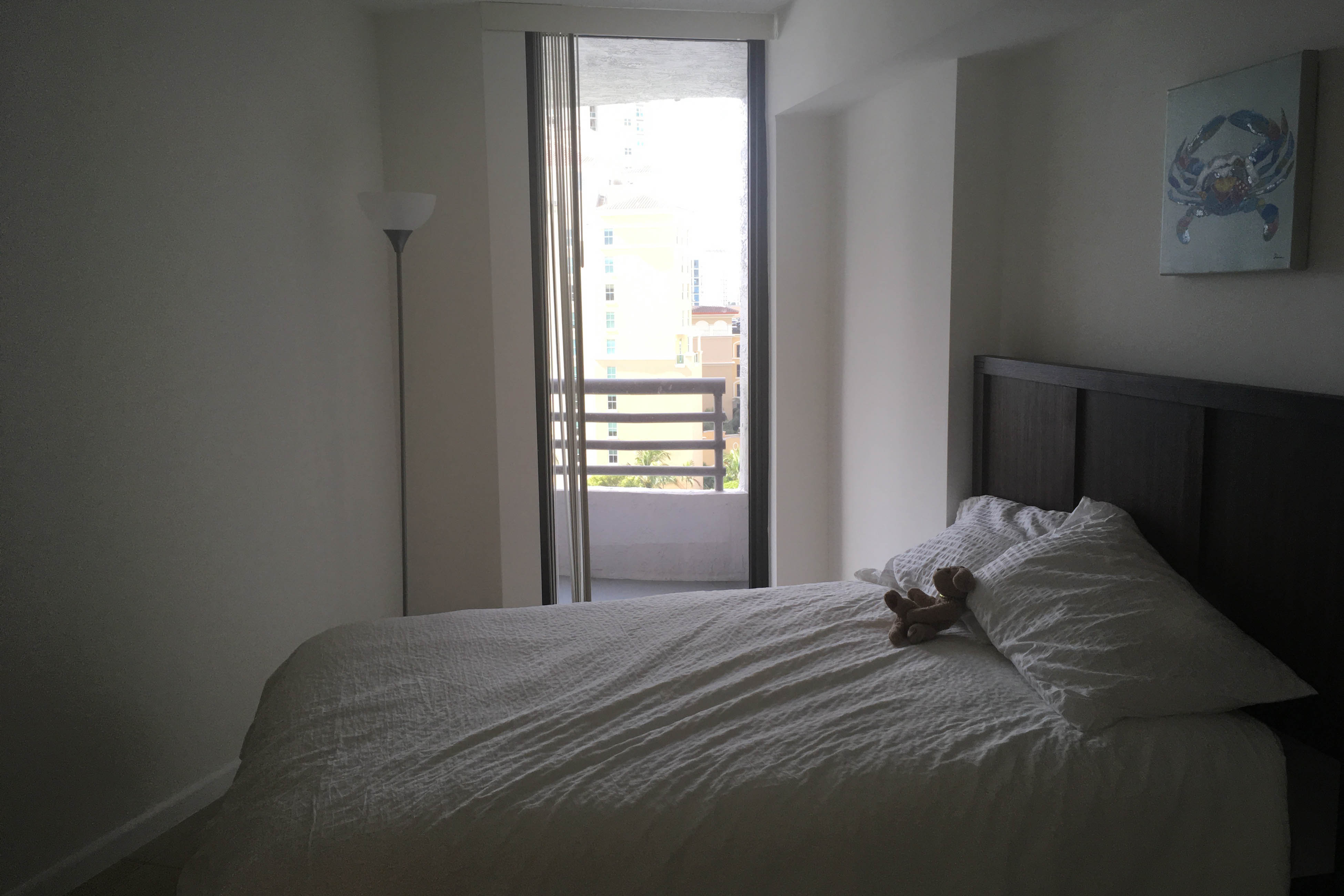 Hollywood Condo 908149