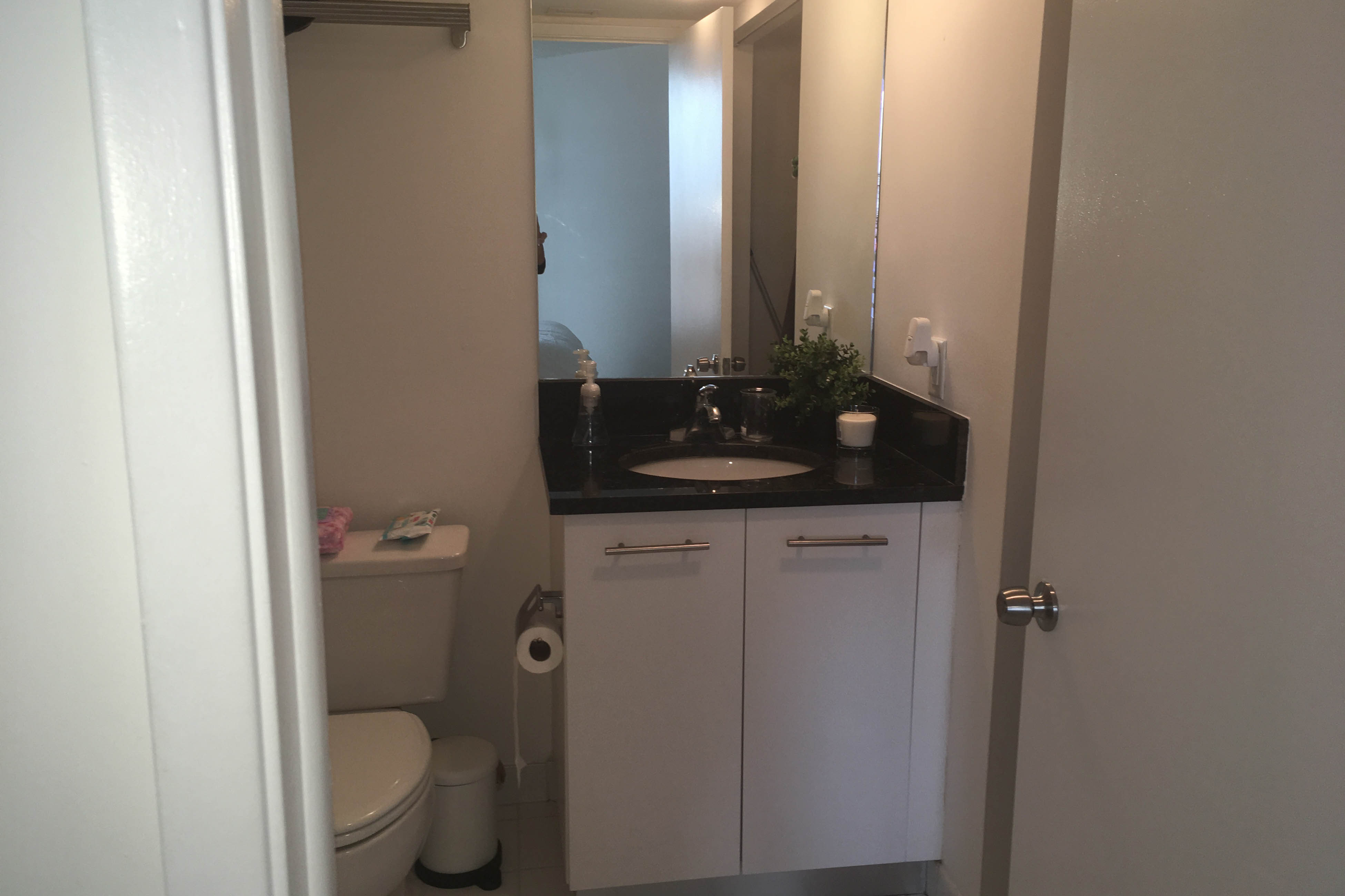 Hollywood Condo 908149