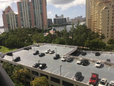 Hollywood Condo 908149