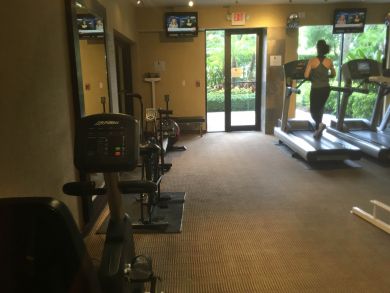 Hollywood Condo 908149