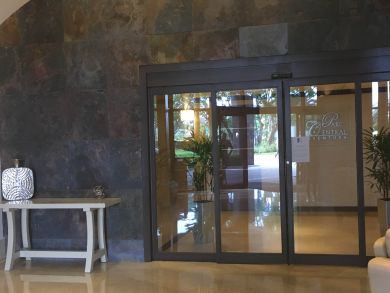 Hollywood Condo 908149