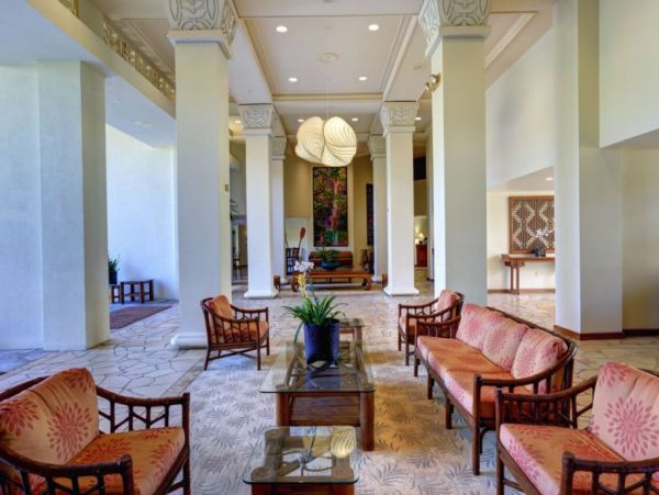 Lahaina Oceanfront 3 Bedroom Condo with Resort Pool & Spa