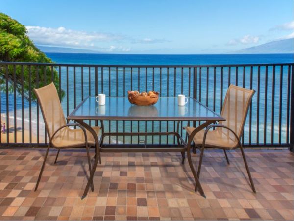 Lahaina Oceanfront 3 Bedroom Condo with Resort Pool & Spa