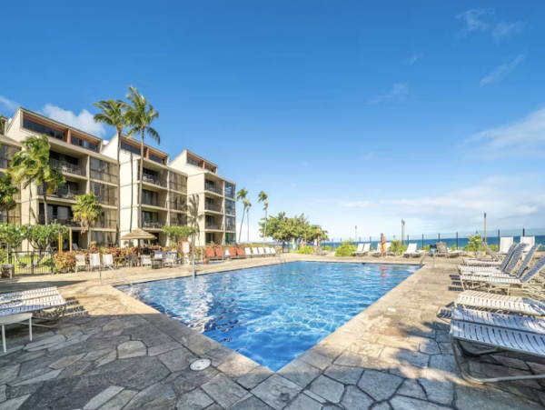Lahaina Oceanfront 3 Bedroom Condo with Resort Pool & Spa
