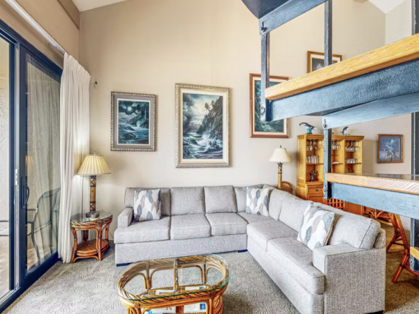 Lahaina Oceanfront 3 Bedroom Condo with Resort Pool & Spa