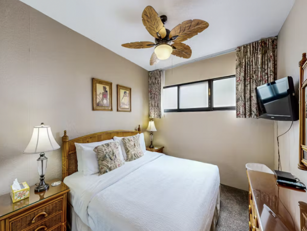 Lahaina Oceanfront 3 Bedroom Condo with Resort Pool & Spa