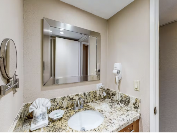 Lahaina Oceanfront 3 Bedroom Condo with Resort Pool & Spa