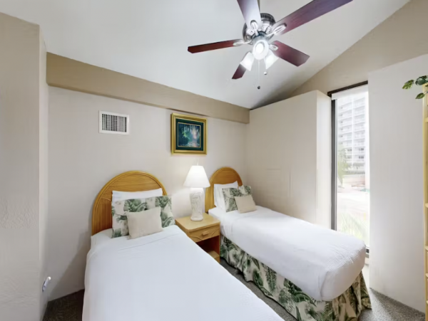 Lahaina Oceanfront 3 Bedroom Condo with Resort Pool & Spa